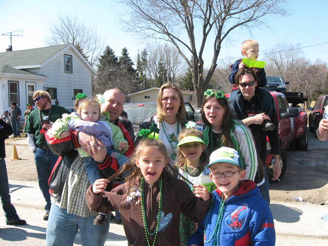 /pictures/ST Pats Float 2009 - No snow our guys keep draging/IMG_1400.jpg
